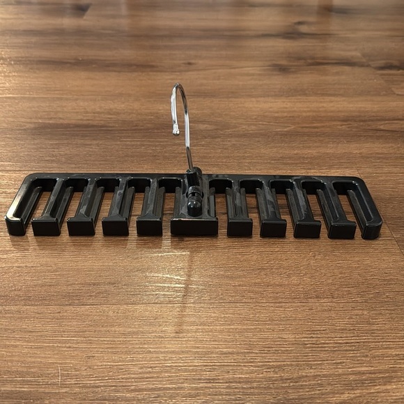 Belt Hanger/Tie Holder with 360° Swivel Hook 10-Layer Rack for Space Saving. - Picture 6 of 7